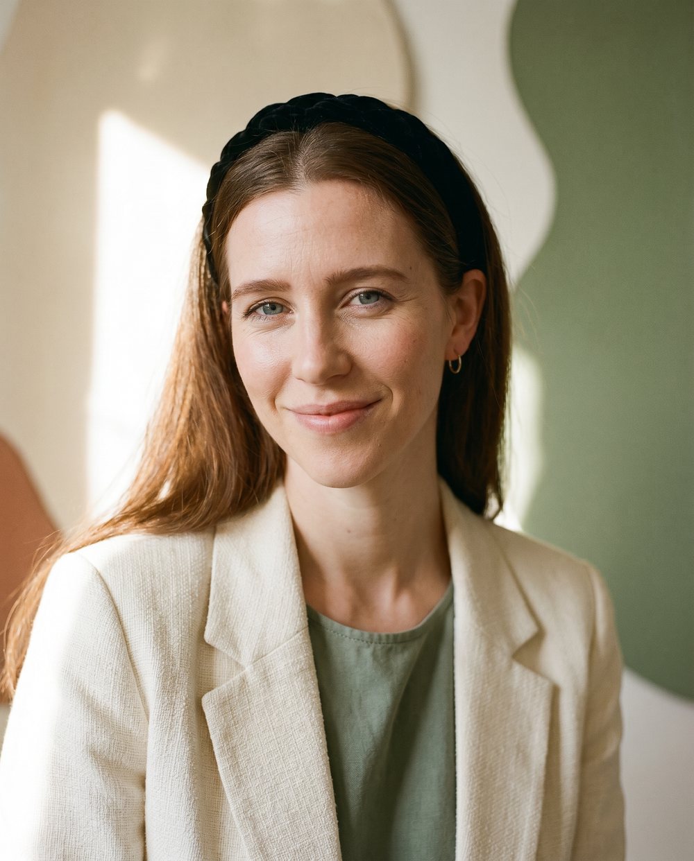 Portrait of Elle Peate, founder of Cultivate Education Consultancy